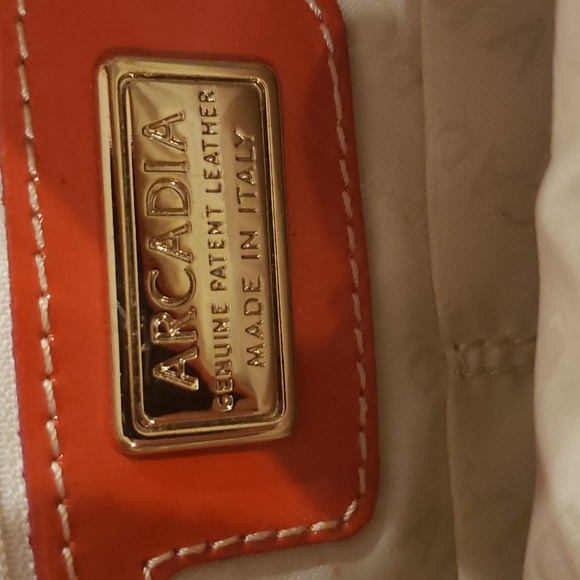 Arcadia red patent leather cross body bag, 11 1/2" x 9 1/2" - Picture 4 of 7